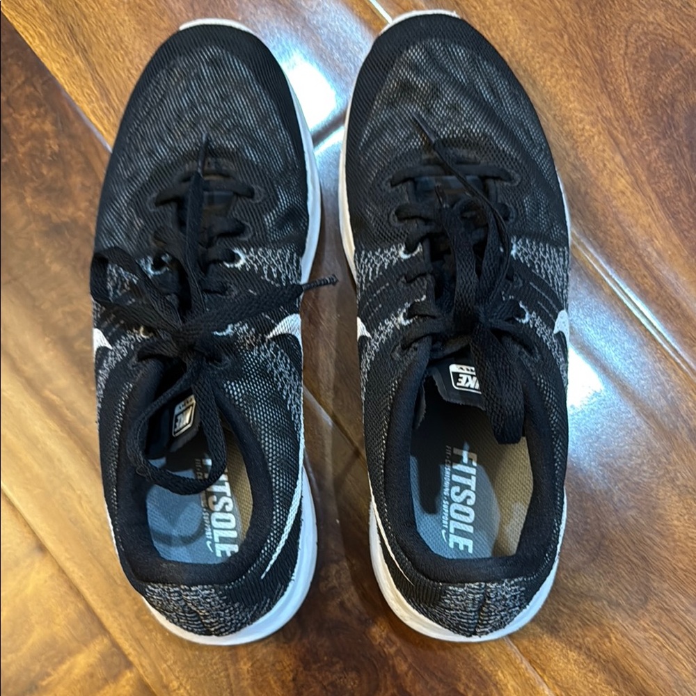 Nike Fitsole Athletic Shoes (Women’s Size 9)